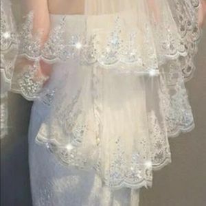 Clearance Sale New 2T Wedding veil ivory /white sequins  elbow length